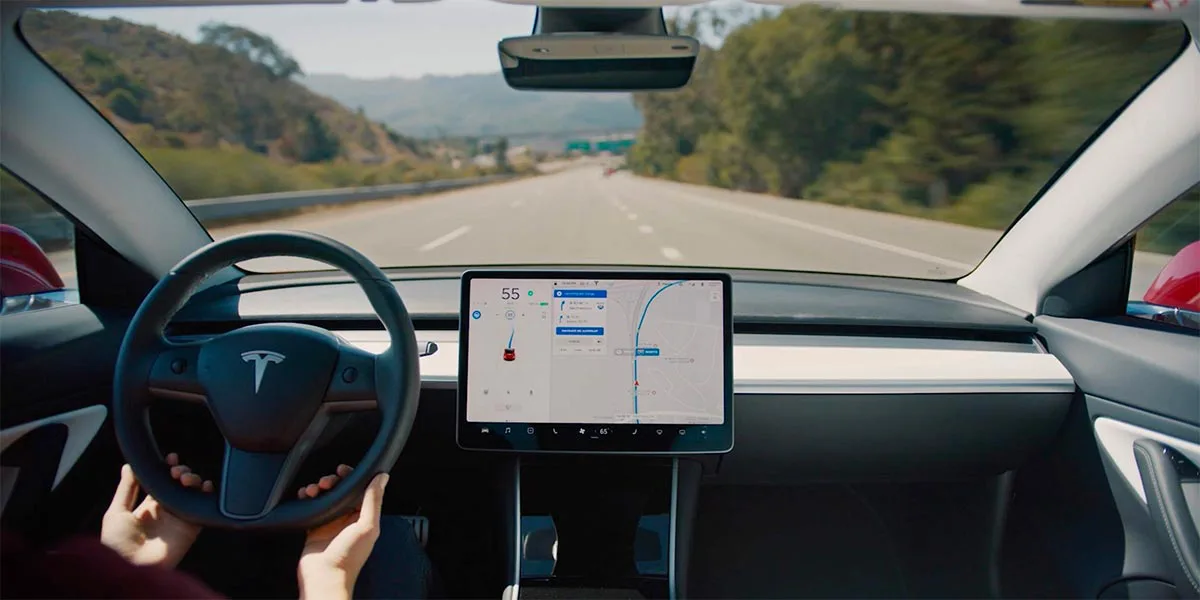 Tesla podría ofrecer su Autopilot por suscripción
