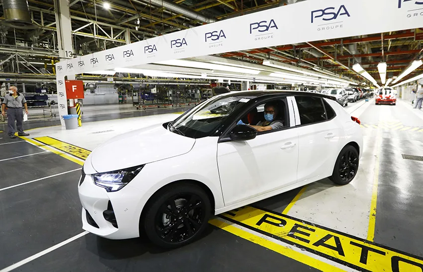 El primer Opel Corsa eléctrico sale de la factoría de Zaragoza