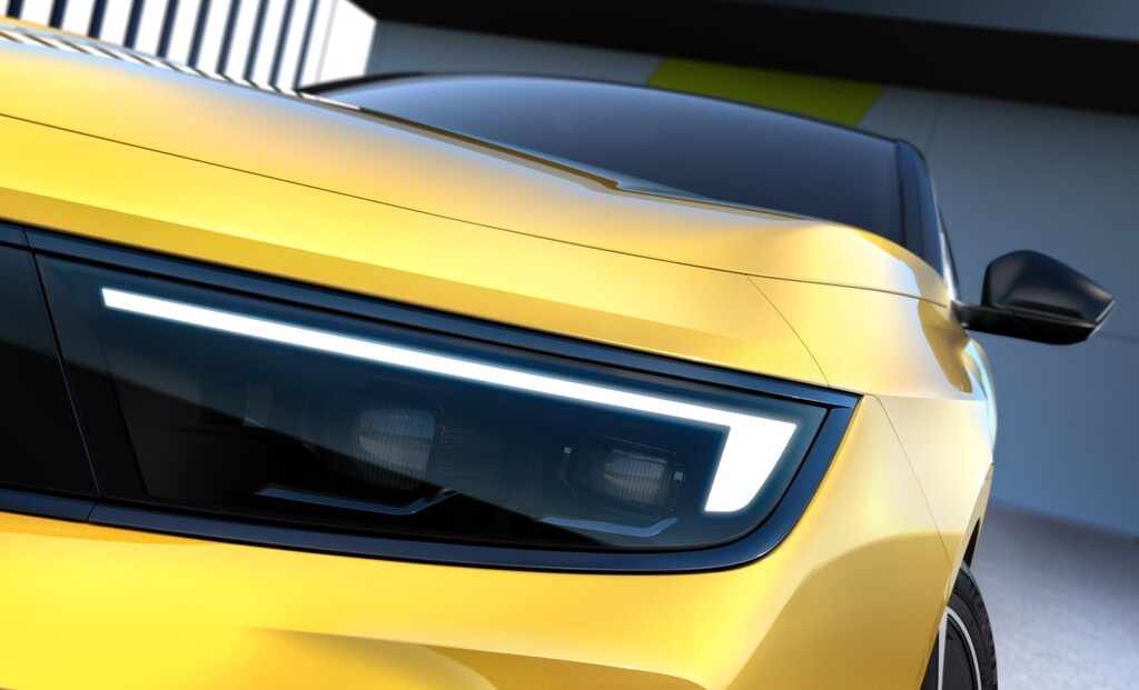 ¡Cambio radical! El nuevo Opel Astra se asoma en sus primeras imágenes y confirma versiones electrificadas