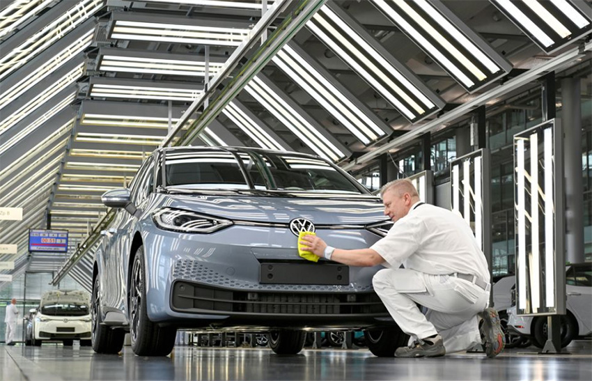 Volkswagen también pone fin a la producción de coches de combustión para centrarse en eléctricos