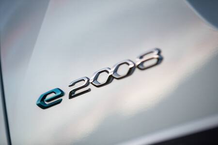 Peugeot e-2008 2022, logo